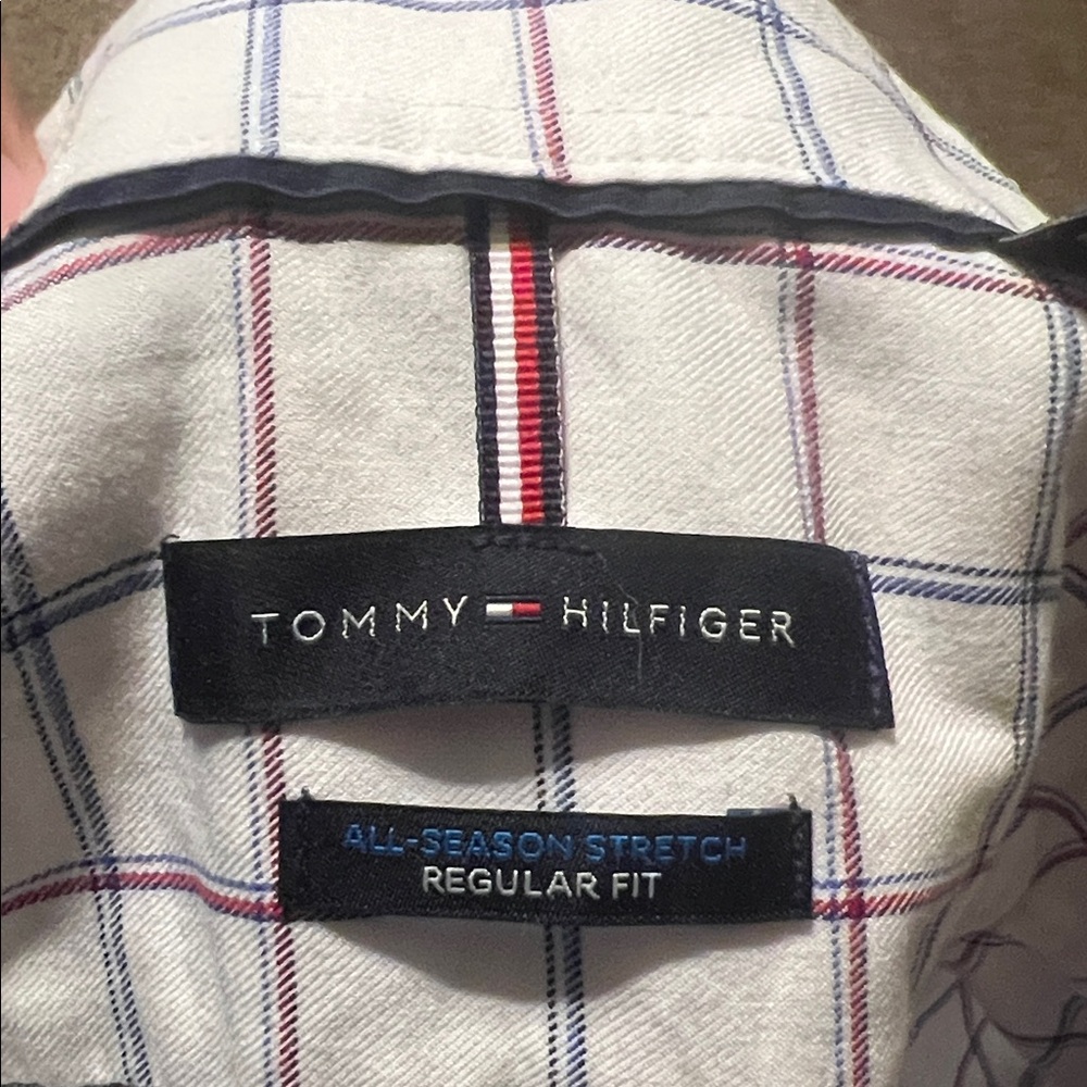 Tommy Hilfiger white w/blue &red plaid long sleeve shirt. Regular fit stretch - Picture 7 of 8